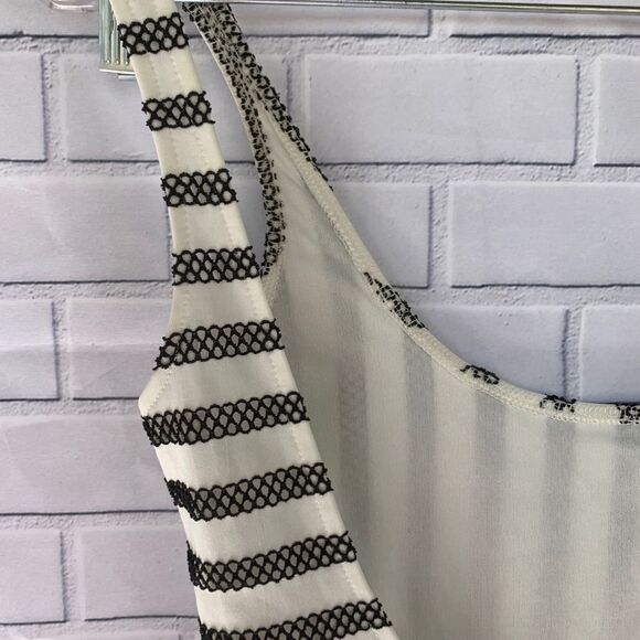 Nasty Gal White Bodycon Dress Crochet Deta… - Picture 3 of 4